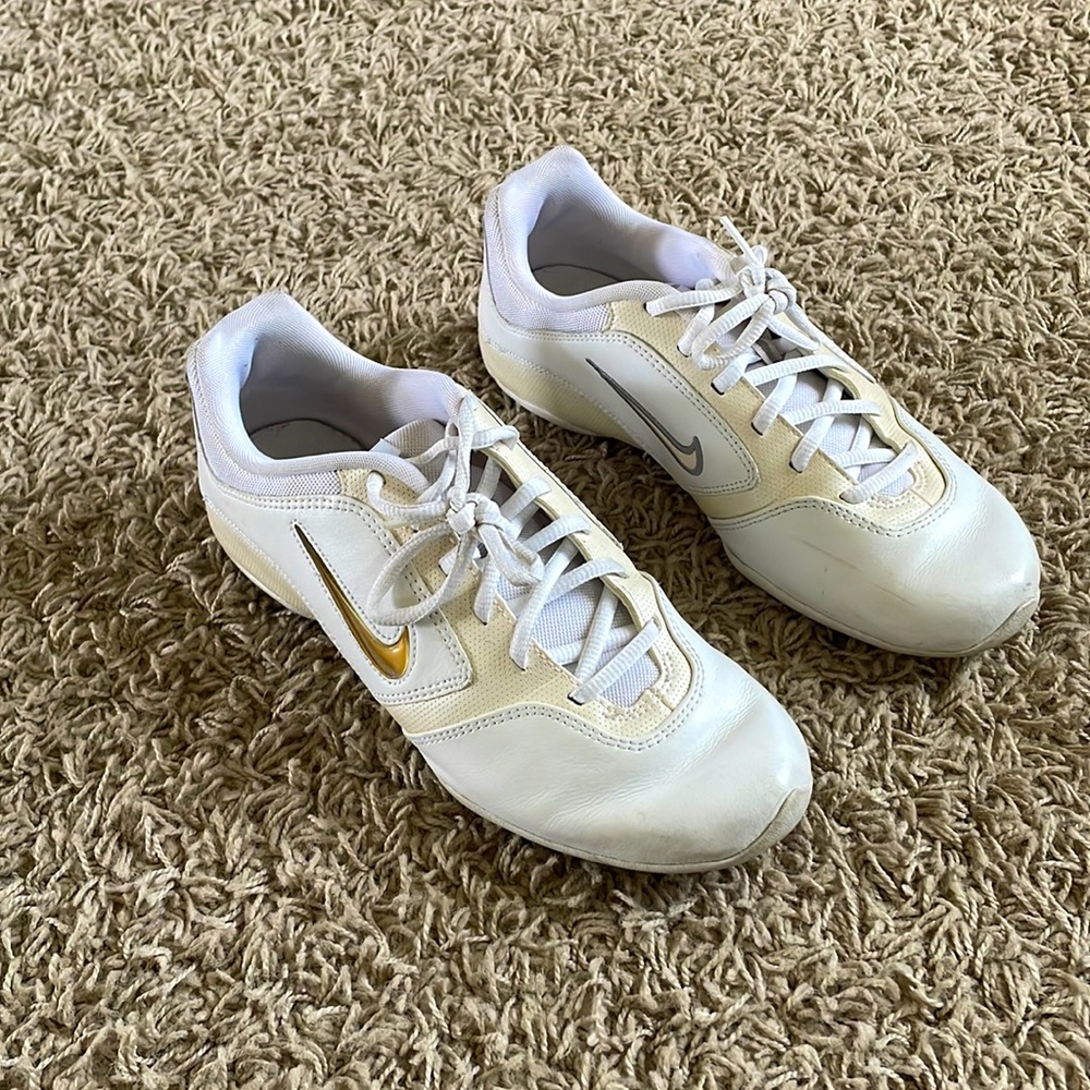 Nike cheer shoes womens 8